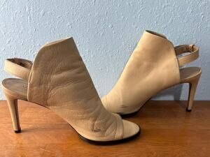 Vince Leather Peep Toe Slingback Heels Size 9.5 Nude Italy Minimalist Flaw